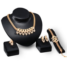 Laden Sie das Bild in den Galerie-Viewer, Bridal Necklace , ring and Earring Set for occasions