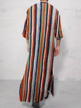 Cargar imagen en el visor de la galería, Men&#39;s Long Sleeve Vertical Striped Thobe With Pocket