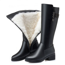 Cargar imagen en el visor de la galería, Plush wool high boots