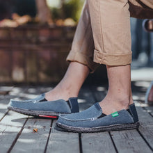 Laden Sie das Bild in den Galerie-Viewer, Light Canvas Shoes Men Breathable Men Shoes Loafers Soft Comfortable Outdoor