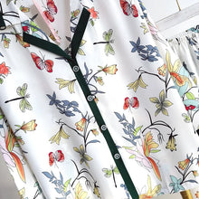 Laden Sie das Bild in den Galerie-Viewer, Long-sleeved Ice Silk Pajamas Two-piece Set  Satin Pajama Set Thin V-neck