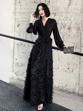 Charger l&#39;image dans la galerie, Black V-Neck Evening Dress With High-End Temperament