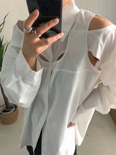 Cargar imagen en el visor de la galería, White Hollow Out Blouse New Lapel Long Sleeve Loose Fit Shirt