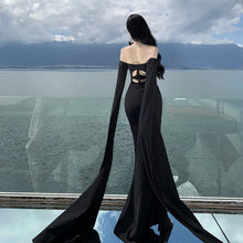 Laden Sie das Bild in den Galerie-Viewer, Black Strapless Dress Hollowed Out And Unique Slim