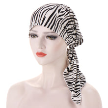 Charger l&#39;image dans la galerie, Curved Tail Turban Hat Flower