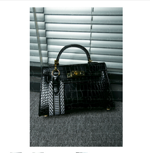 Laden Sie das Bild in den Galerie-Viewer, Handbag shoulder slung classic fashion handbag