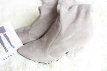 Cargar imagen en el visor de la galería, Women Over The Knee High Boots Hoof Heels Pointed Toe Shoes - FUCHEETAH