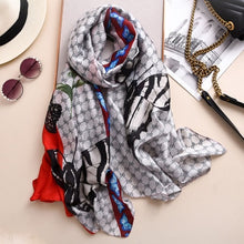 Cargar imagen en el visor de la galería, Luxury women pashmina scarves shawls and wraps - FUCHEETAH