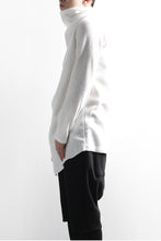 Laden Sie das Bild in den Galerie-Viewer, Samo Zaen Collection High collar loose irregular casual long-sleeved Tshirt - FUCHEETAH
